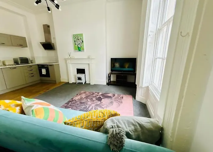 Flat 4 Contractor, Professional, Gloucester Quays