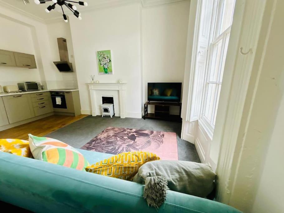 Flat 4 Contractor, Professional, Quays Апартаменты *